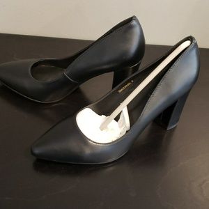 Womens shoes, size 8, pumps, black, NEW